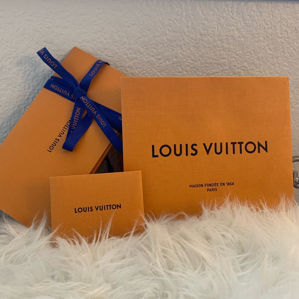 Gift boxes with ribbon